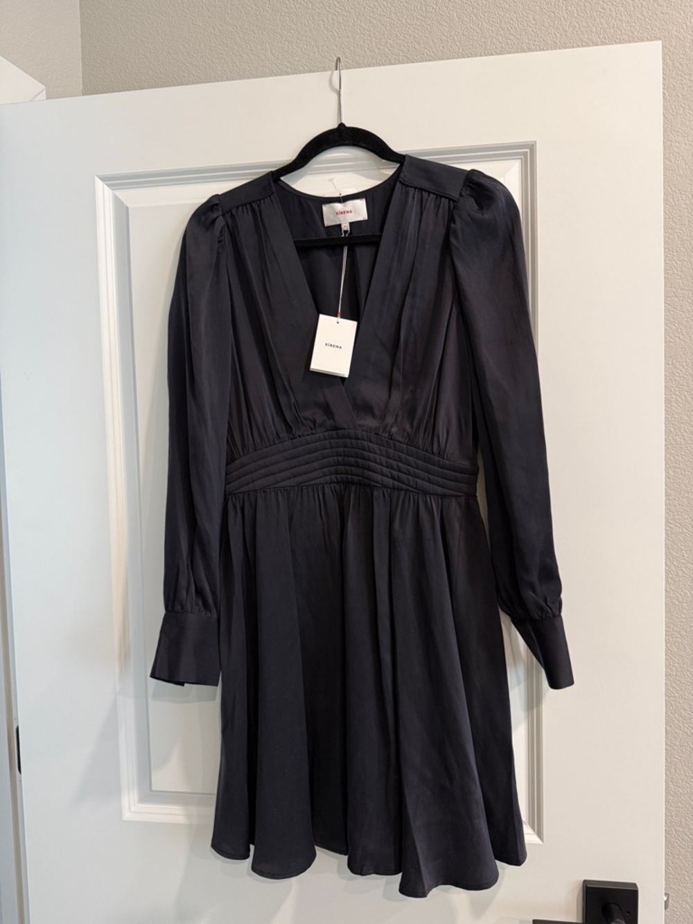 NWT Xirena silk Black Long-Sleeve V-Neck Pleated Waist Dress sz m